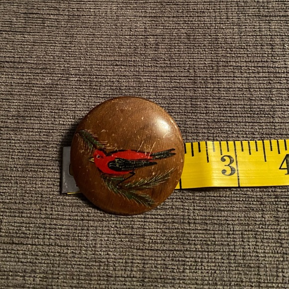 Vintage Round Oregon Myrtle Wood with Hand Painted Red Cardinal Bird Pin Brooch - Picture 4 of 4